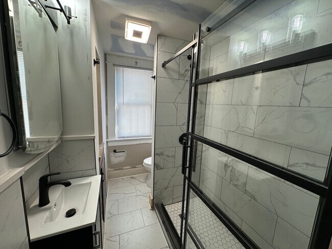 Building Photo - Summit St 1932-1934 WPR