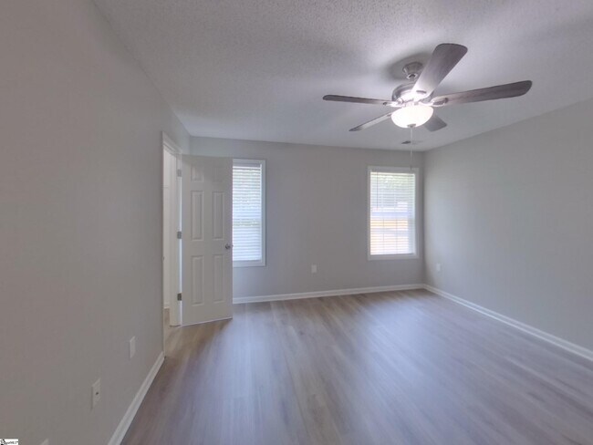 Building Photo - 430 Clark Glen Dr
