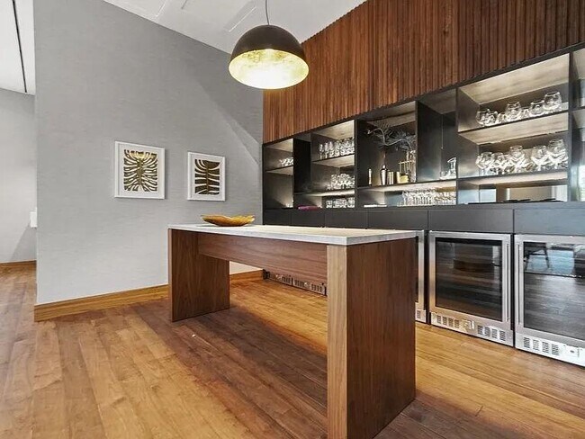 Building Photo - 2 Shore Ln