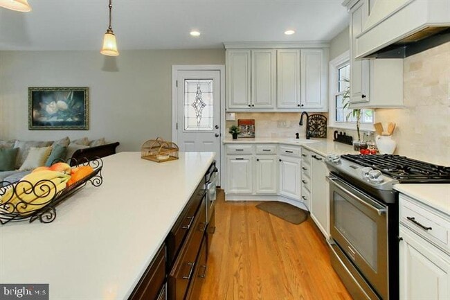 Building Photo - 7012 Hadlow Dr