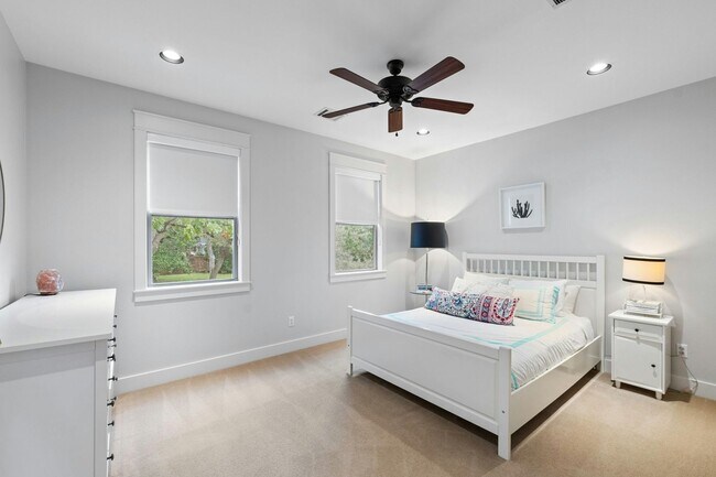 Building Photo - Beautiful 4-Bed Home in Highland Park West...
