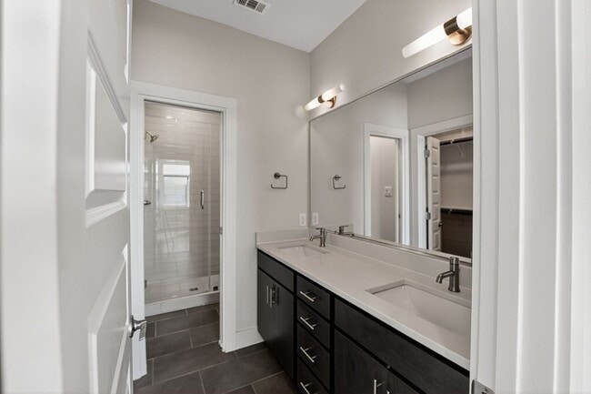 Building Photo - 4 Week Free Move-In Incentive!! Modern Luxury Townhome in Gated Community – Rooftop Balcony & Pre...