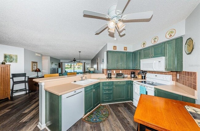 Building Photo - 6100 Bahia Del Mar Cir N