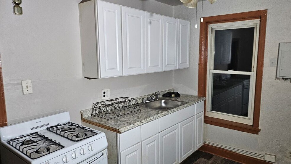 Building Photo - 348 Taylor Terrace