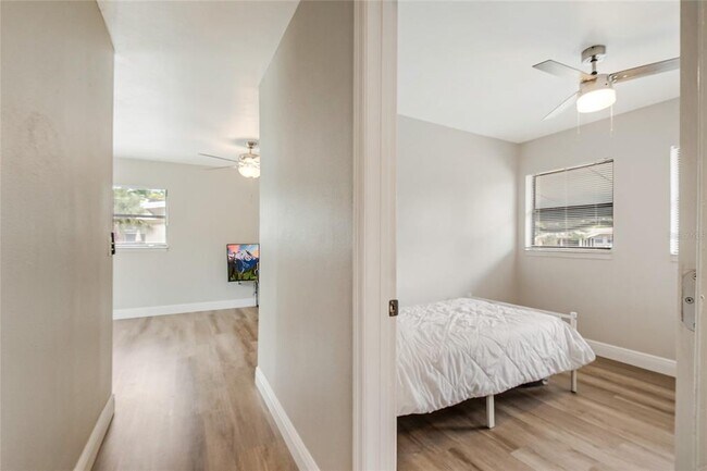 Building Photo - 211 Woodmere Blvd