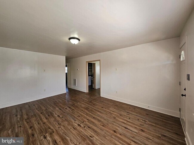 Building Photo - 729 Faulkner Ave