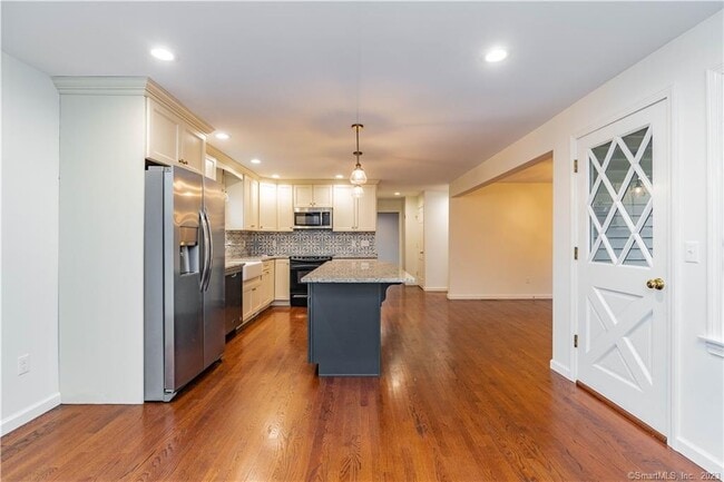 Building Photo - 1241 Halladay Ave W