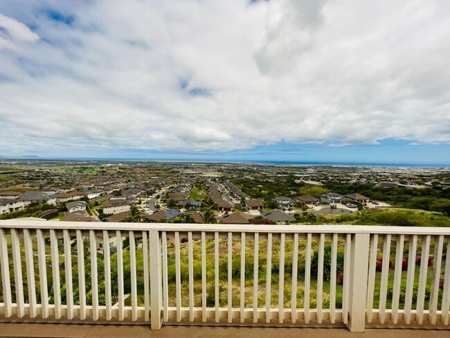Building Photo - Kahiwelo at Makakilo 3 bedroom home for rent