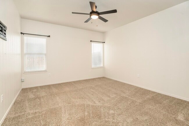 Building Photo - 11623 Evanston Ave