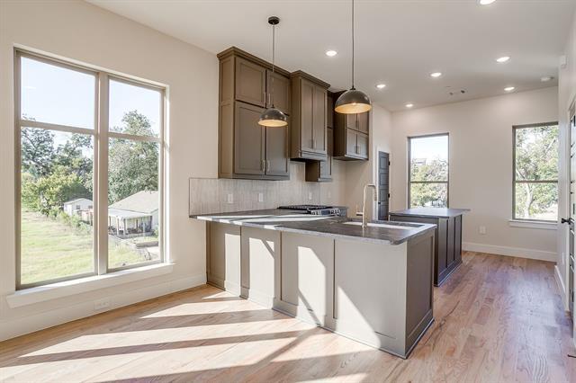 Building Photo - 302 Foch St