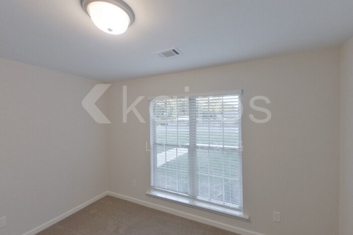 Building Photo - 553 Mt Airy Dr