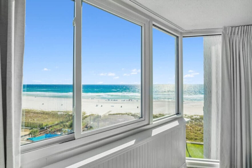 Building Photo - 8817 S Thomas Dr