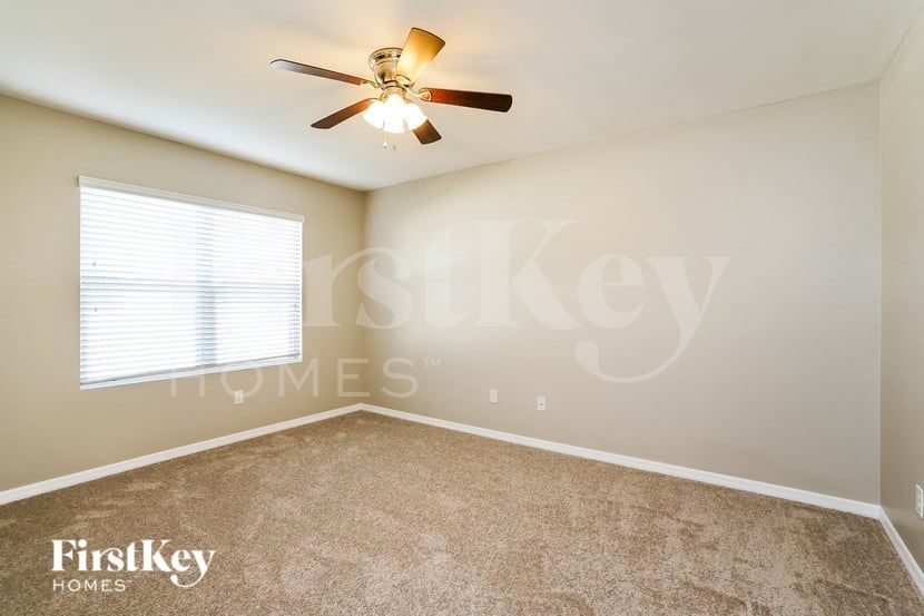 Building Photo - 1402 NW Juanita Pl