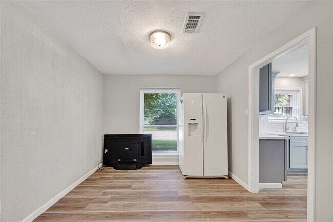 Building Photo - 25503 Foxbriar Ln