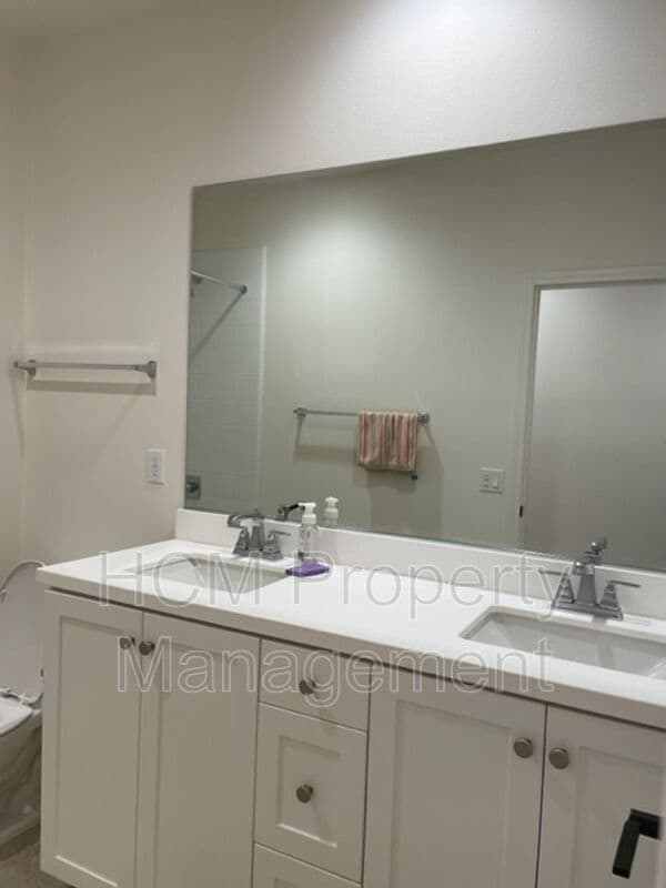 Building Photo - 59 Henson