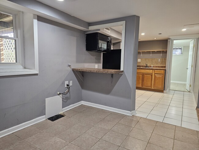 Building Photo - 11 Brookfield Dr