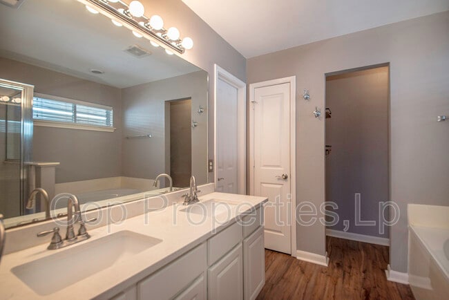 Building Photo - 1926 Simpson Trail