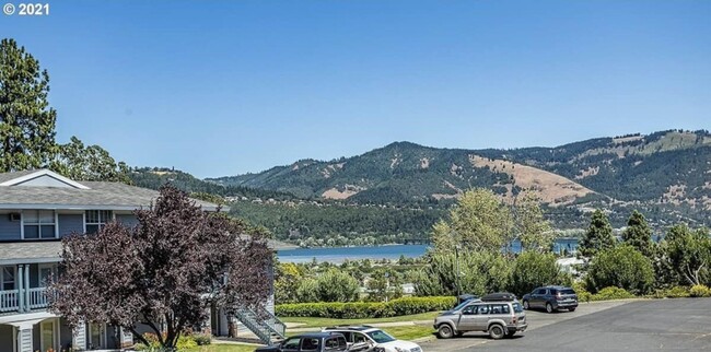 Building Photo - Fully Furnished Condo in Hood River