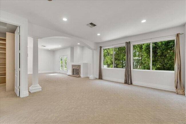 Building Photo - 5150 Teesdale Ave