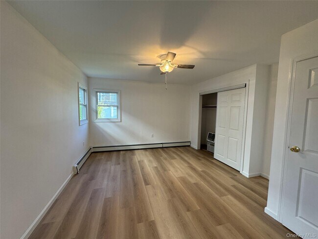 Building Photo - 542 E Pine St