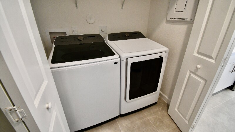 Building Photo - 4949 Peacock Wy