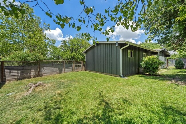 Building Photo - 6707 Columbia Dr