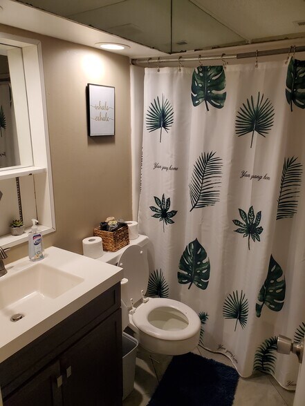 second bathroom - 5914 Lago Vista Way