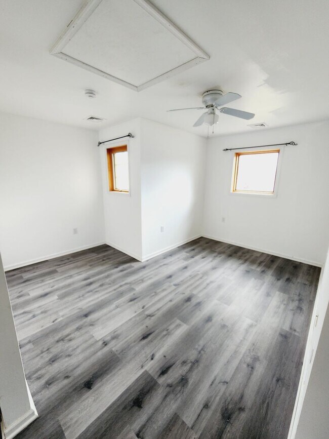 Building Photo - 1811 PA-611