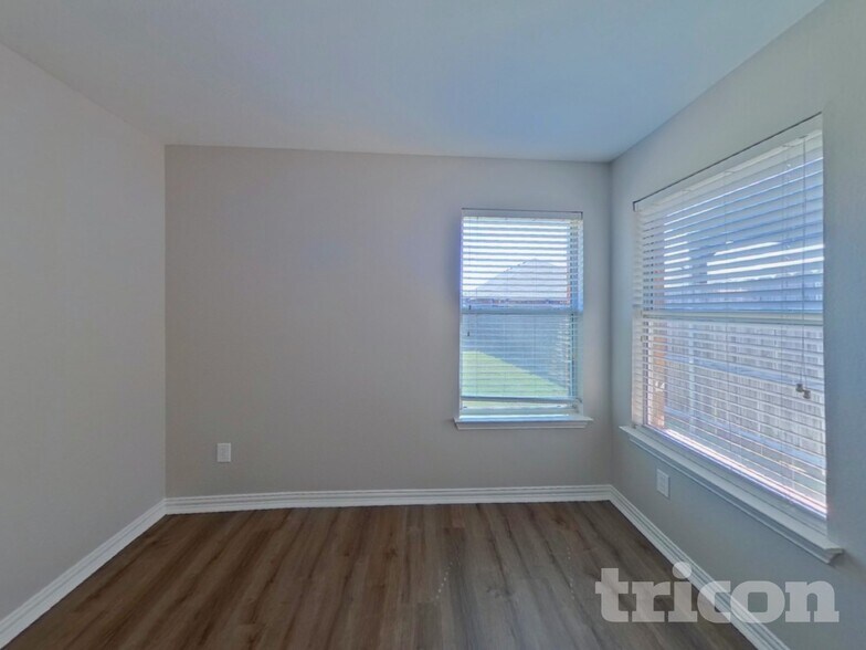 Building Photo - 7814 Longbow Ln