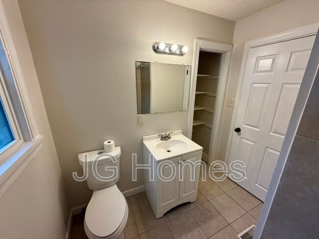 Building Photo - 117 N 45th St