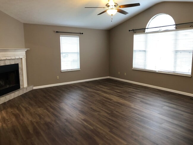 Building Photo - Maryville 37804 - 3 bedroom, 2 Bath Home , 2 car garage - Contact Donna Bailey (865) 389-6590