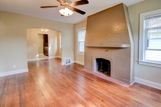 Building Photo - Beautifully Remodeled 2 Bedroom Home