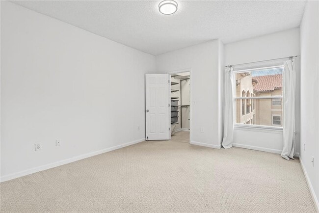 Building Photo - 955 Juniper St NE