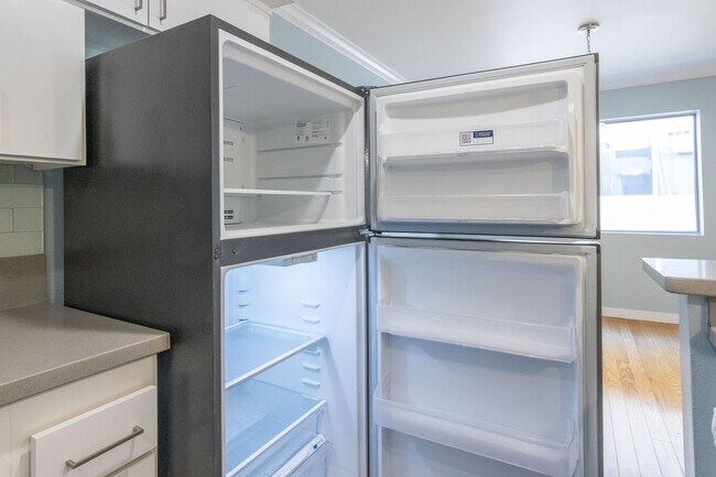 Building Photo - Remodeled 2 BEDROOM/2 BATH in the Heart of...