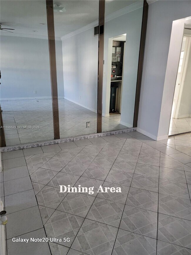 Building Photo - 2219 Polk St