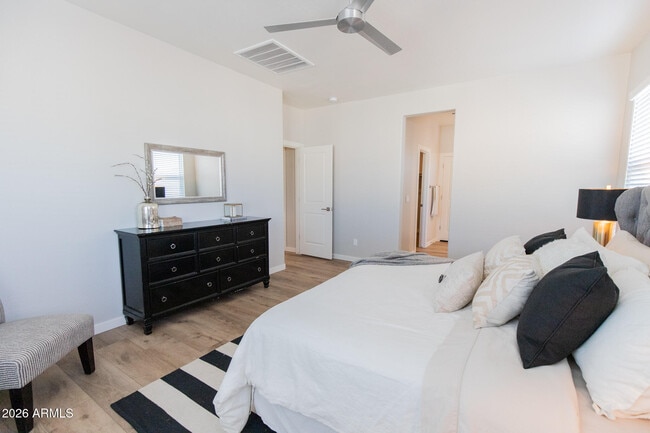 Building Photo - 3726 E Flower St