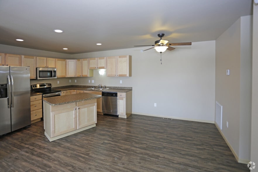 Three bedroom- kitchen/dining - STEEPLE