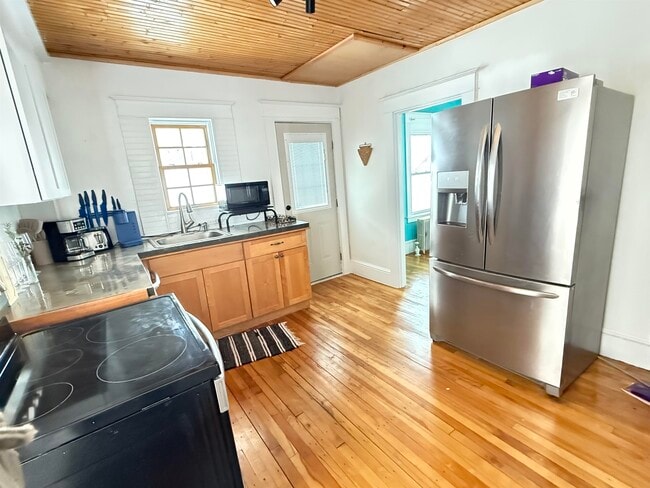 Building Photo - 292 Hillside Ave