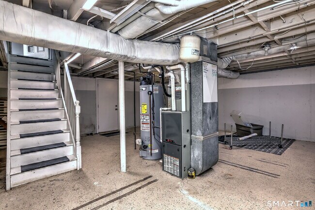 Building Photo - 42 Highland Ave