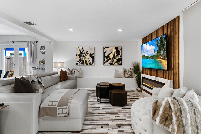 Building Photo - 1715 NE 40th St