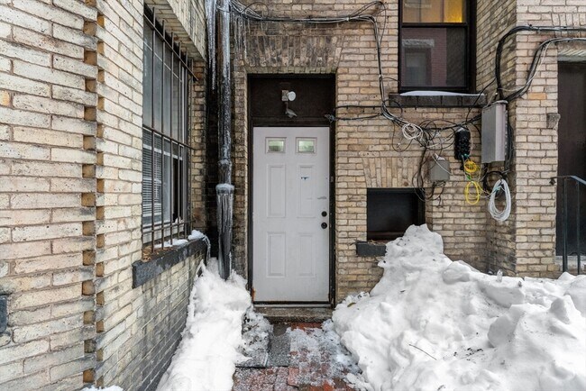 Building Photo - 306 Commonwealth Ave