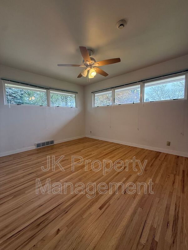 Building Photo - 1726 Alder Dr