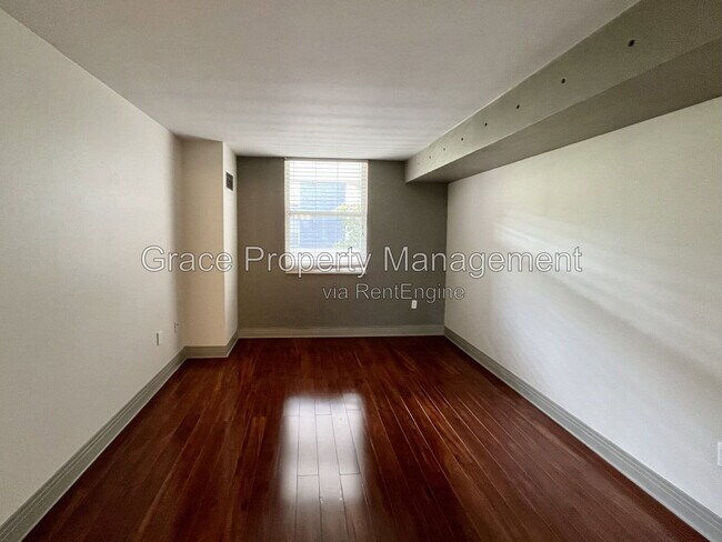 Building Photo - 601 W 11th Ave