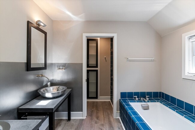 Building Photo - Contemporary Home in Desirable Community C...