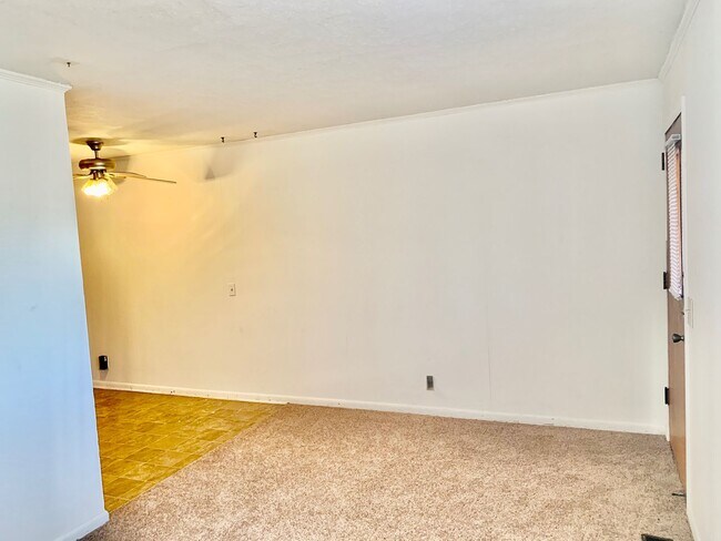 Building Photo - 604 N Ross St