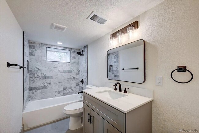 Building Photo - Stunning remodel in the beautiful Potter Highlands! 5 bedrooms 3.5 baths!