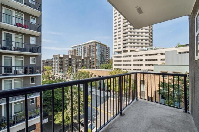Building Photo - 1 bedroom in Seattle WA 98121