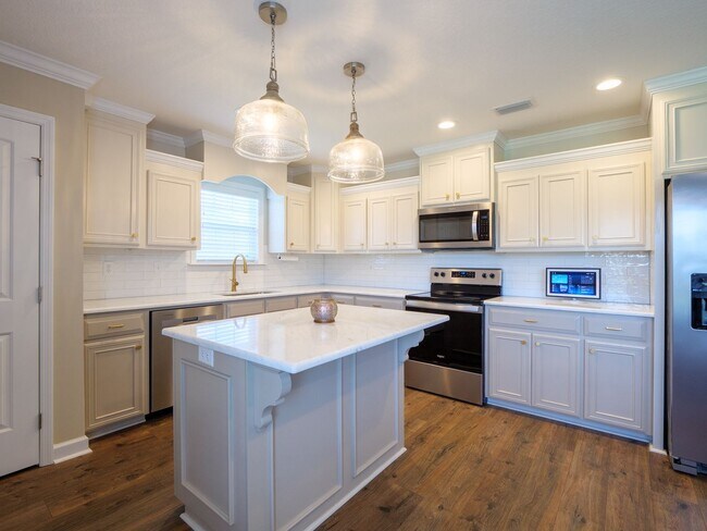 Building Photo - 3960 Landings Cir