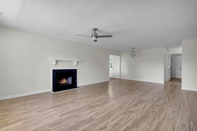 Building Photo - 334 Palamino Trail