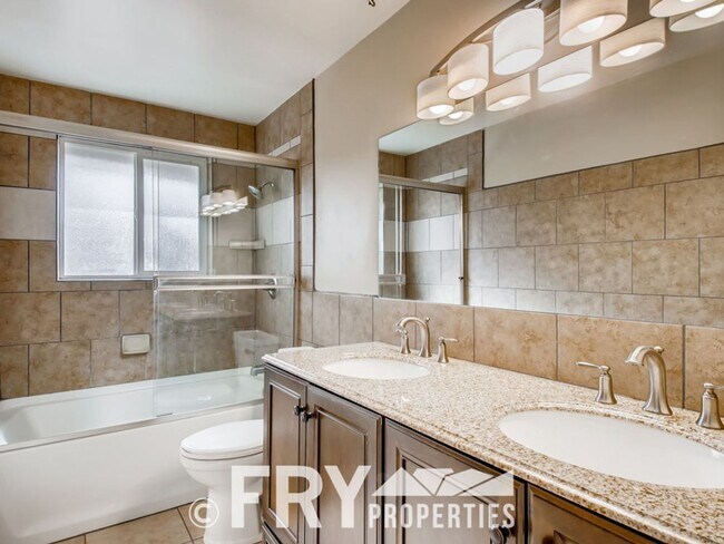 Building Photo - Beautifully remodeled 3-bedroom, 2.5-bath duplex in Wheat Ridge